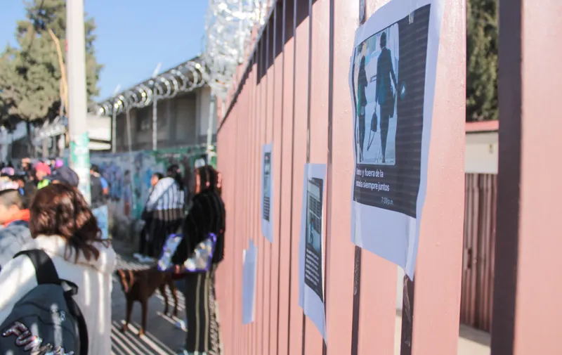 Padres de familia protestan en primaria "Revolución Mexicana" por presunto acoso contra alumnas