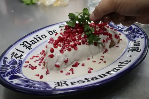 Reportan restauranteros, ventas de chiles en nogada del 38%, en comparación al 2019