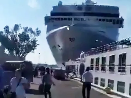 Vídeo : Pánico en Venecia por crucero fuera de control