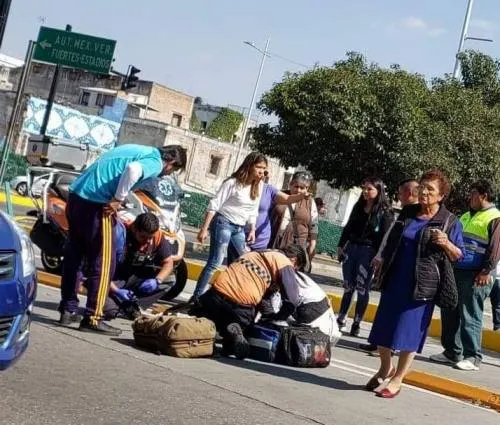 Mujer de la tercera edad es atropellada por unidad de RUTA 3; chofer se da a la fuga