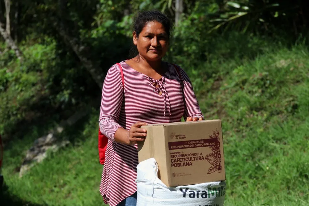 Entrega SDR apoyos para cafeticultores de 10 municipios