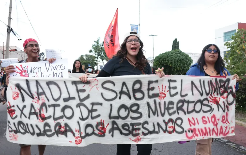 A 57 años de la masacre de Tlatelolco, estudiantes de la BUAP marchan por justicia y memoria histórica