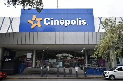 Reabren cines mañana, será con aforo controlado 