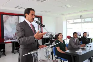 Internacionalización de la educación, eje de administración central: Esparza