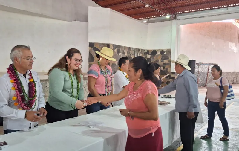 Credencialización brinda certeza al sector artesanal poblano