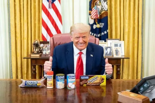 Donald Trump causa polémica por posar con productos Goya en medio del boicot