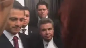 Entrega Sansores a Peña Nieto libro de la Casa Blanca