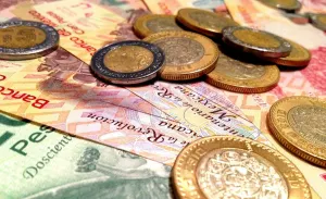 Peso brinca muro de Trump y gana terreno; dólar se vende en 21.40
