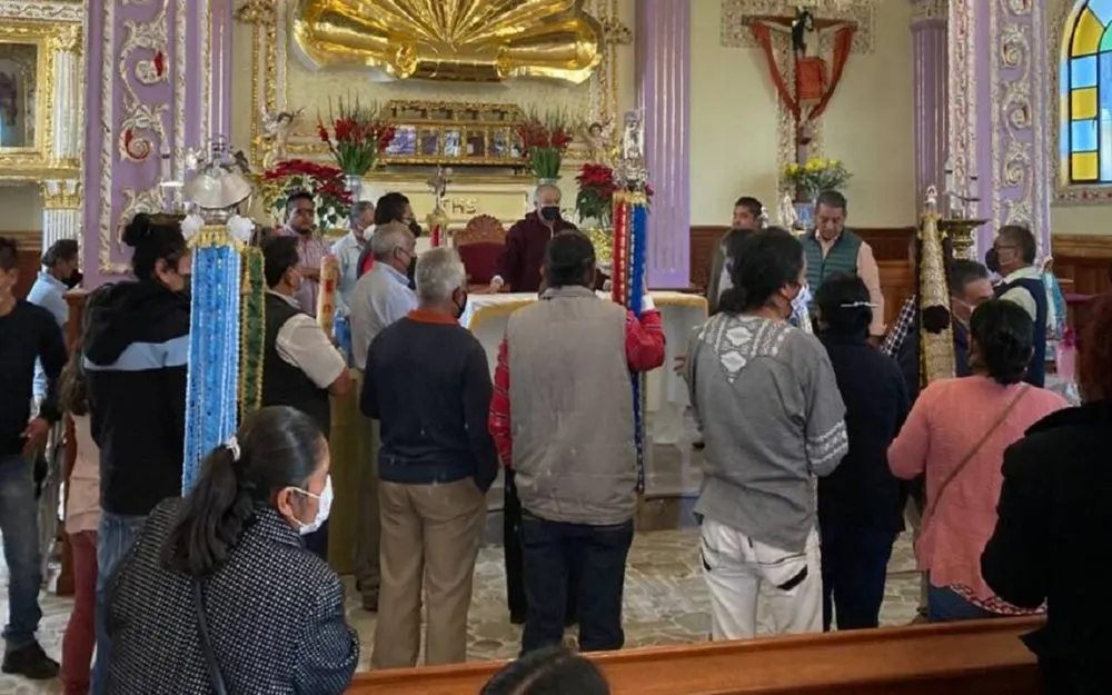 Condenan habitantes de Cuautlancingo agresión contra párroco; cierran iglesia