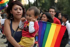 Diputados PRI y PAN en contra de la adopción por parejas gay