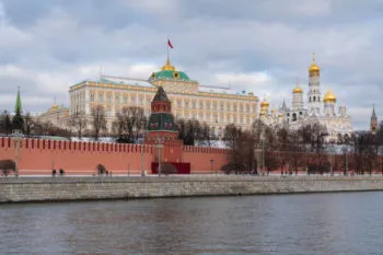 Kremlin dice que Rusia no tiene intención de retrasar diálogo con Ucrania