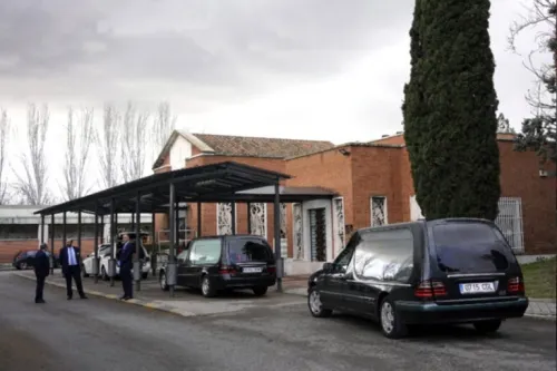 Entre cadáveres, hallan a abuelitos sobrevivientes a Covid-19 en asilos de España