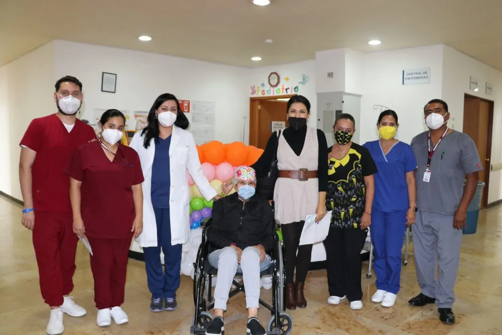 Egresa paciente luego de trasplante de médula ósea