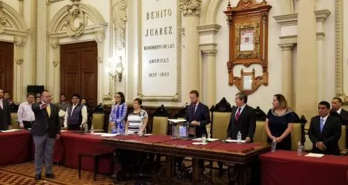 Sarur Hernández rinde protesta al cargo de síndico municipal
