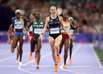 La británica Keely Hodgkinson, gana oro en los 800m femenil