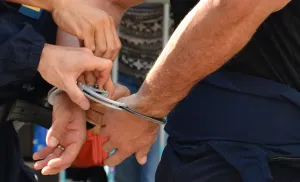 Se entrega policía que disparó contra grafitero en San Pedro Cholula