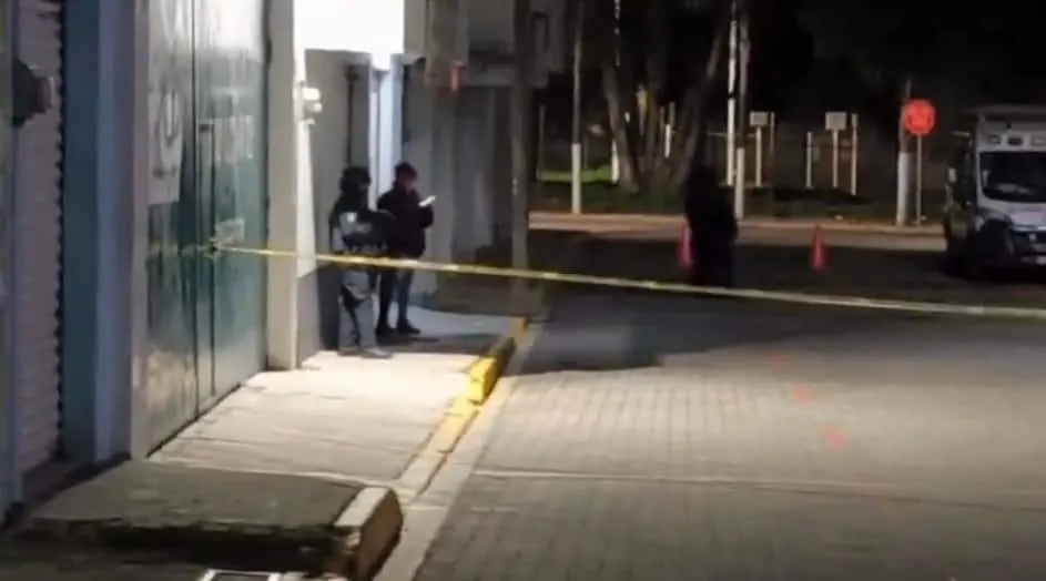 Comando armado ejecuta a dos policías en Xoxtla