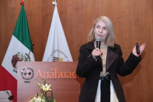 Experta en temas de violencia de género imparte ponencia en la Universidad Anáhuac