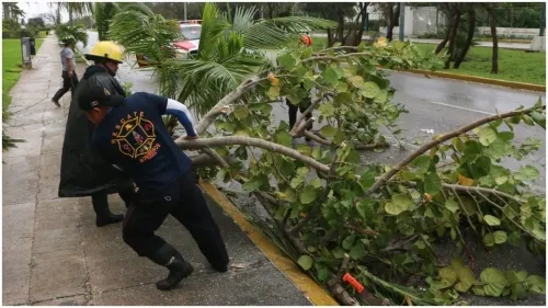 Parte de Cancún sigue sin luz y agua tras paso del huracán ‘Delta’