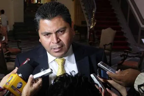 Asegura el diputado Julián Rendón que Barrales no viola estatutos perredistas
