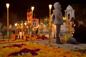 En Tlacotepec de Benito Juárez velaron a sus muertos