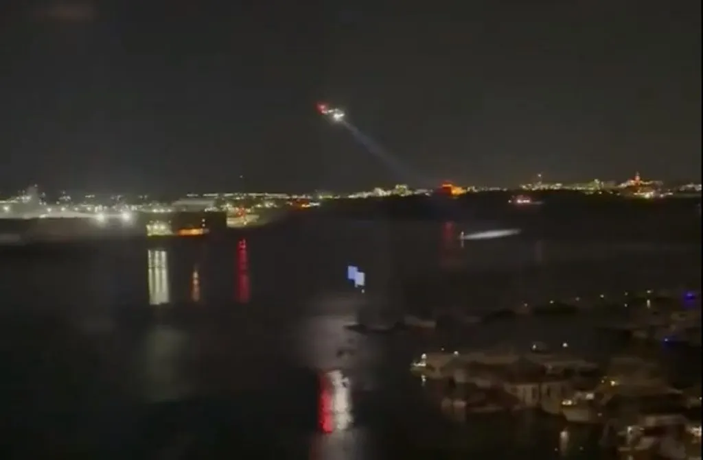 Avión helicóptero colisionan en Washington, D.C.
