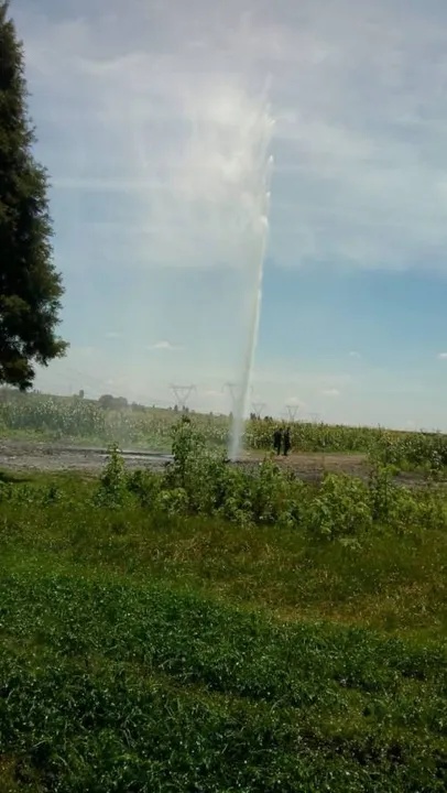 Fuga de toma clandestina alcanzó los 10 metros de altura en Texmelucan; fue controlada