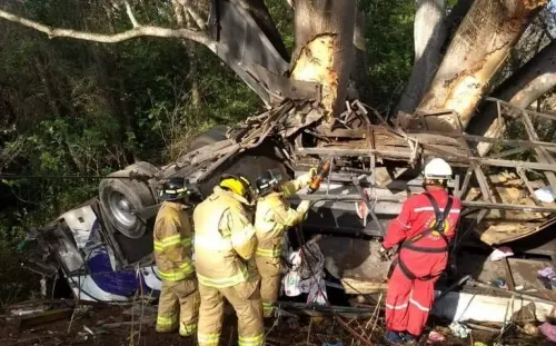 Al menos 15 muertos por accidente carretero en Nayarit