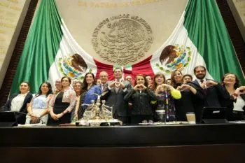 Asiste Armenta a la sesión solemne en la Cámara de Diputados para conmemorar el 494 Aniversario de la Fundación de la Ciudad de Puebla