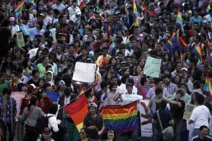 Comunidad LGBT exige aprobar ?Ley Agnes?
