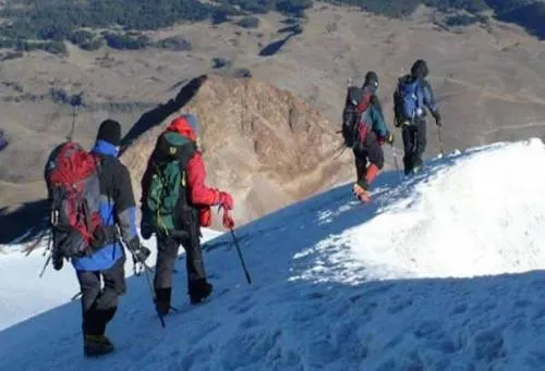 Gobiernos de Puebla y Veracruz trabajan para controlar ascensos al Citlaltépetl y evitar muertes
