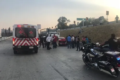 Carambola deja 18 personas heridas en Periférico Ecológico