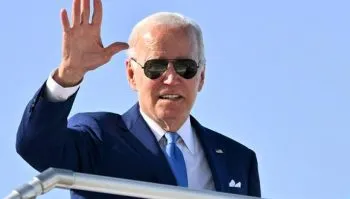 Biden da positivo a COVID, pero tiene síntomas leves