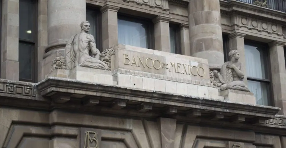 Banxico sube tasa de interés como adelantó AMLO