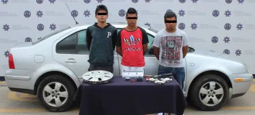 Detienen elementos de Policía Municipal a tres hombres por robo a interior de vehículo