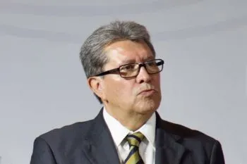 Les dan línea a los diputados poblanos para que voten por Monreal como coordinador parlamentario