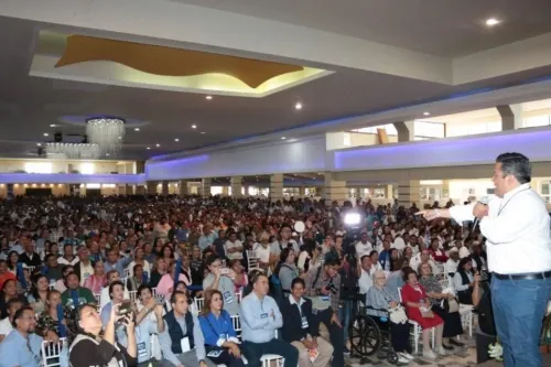 Zaldívar llama a Alcántara a ser generoso con el PAN