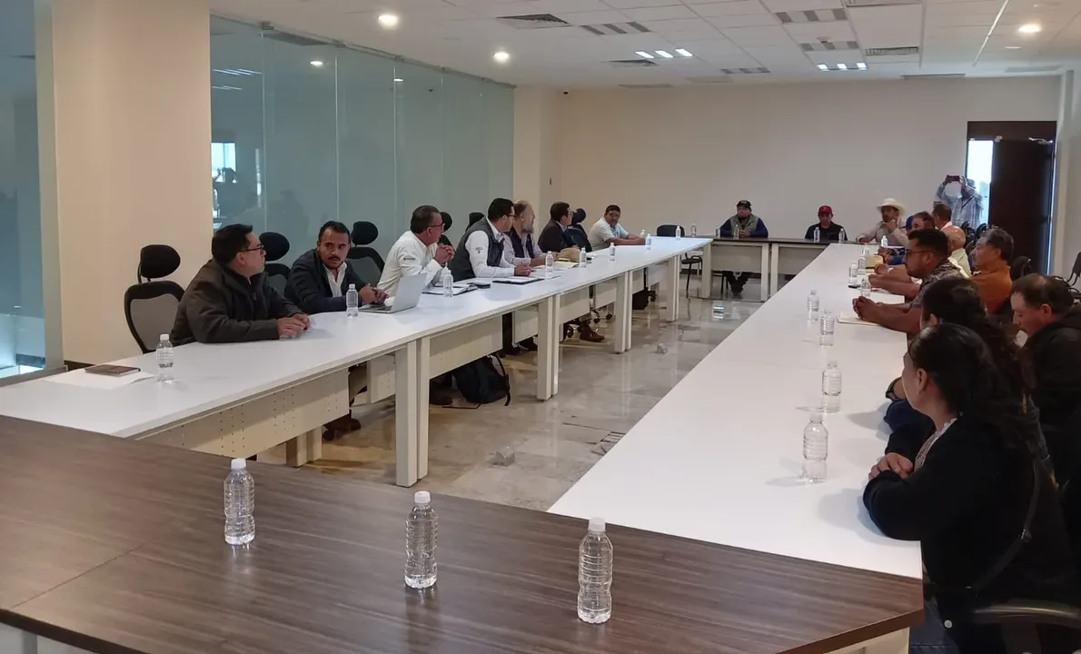 Pobladores de Chapulco y Ferrosur llegan a un acuerdo y levantan bloqueo ferroviario
