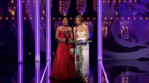 La adaptación es como la traducción: Yalitza y Marina entregan un premio BAFTA