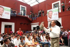 Presenta Agüera su plataforma de trabajo ante universitarios