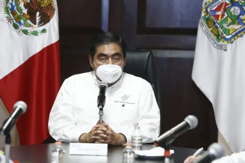 ¿A qué se Enfrenta el Gobernador Barbosa?