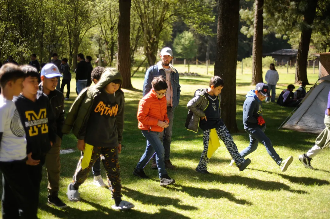 Nos nombramos, nos escuchamos, volamos: niñas y niños construyen la esperanza