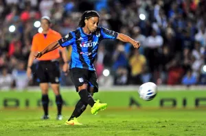 Con victoria sobre Monarcas, Querétaro se acerca a calificación