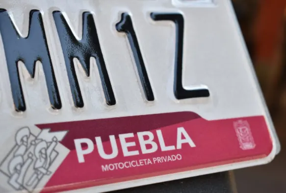 Acuden 14 mil propietarios de autos en Puebla a canjear placas de forma voluntaria