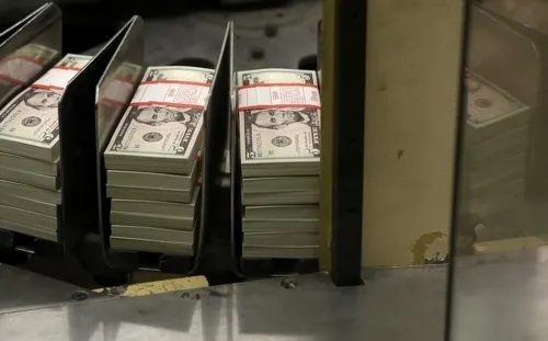 Peso ‘toma un respiro’ tras tocar un nuevo mínimo histórico frente al dólar