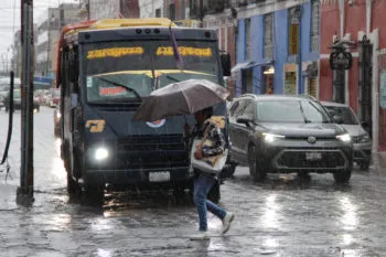 ¡No guardes el paraguas! Se avecinan lluvias intensas y granizo en Puebla