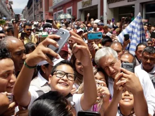 López Obrador reitera que disminuirá su sueldo de llegar a la Presidencia