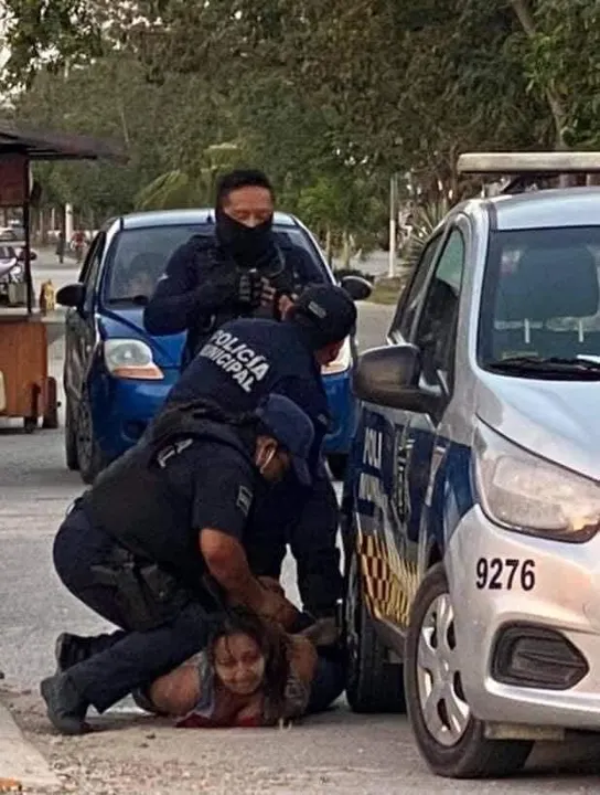 Por feminicidio, detienen a policías de Tulum que sometieron a Victoria Salazar
