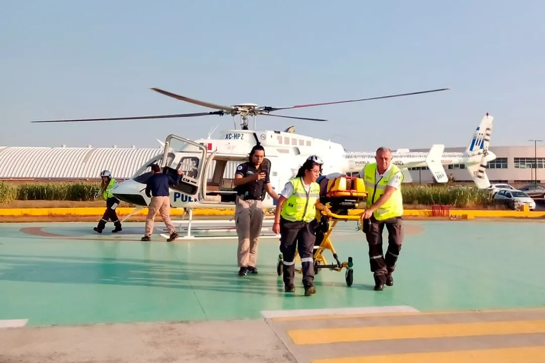 Con traslado aéreo de emergencia, Gobierno de Puebla salva paciente crítico desde Izúcar de Matamoros