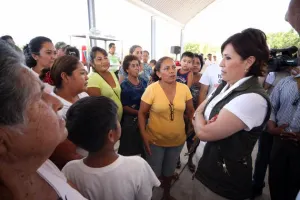 Vamos a reconstruir entre todos las viviendas en Guerrero: Rosario Robles